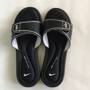 Nike Memory Foam Flip Flops NWOT
